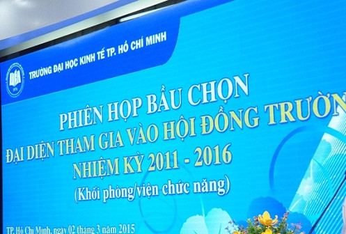 Việc của Hội đồng trường không phải là “chồng lên trên” việc của Hiệu trưởng (Ảnh minh họa dẫn từ Đại học Kinh tế Thành phố Hồ Chí Minh) Việc của Hội đồng trường không phải là “chồng lên trên” việc của Hiệu trưởng (Ảnh minh họa dẫn từ Đại học Kinh tế Thành phố Hồ Chí Minh)