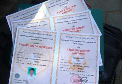 Bộ Lao động – Thương binh và Xã hội vừa ban hành Thông tư quy định mẫu bằng tốt nghiệp trung cấp và cao đẳng mới. (Ảnh: VTC) Bộ Lao động – Thương binh và Xã hội vừa ban hành Thông tư quy định mẫu bằng tốt nghiệp trung cấp và cao đẳng mới. (Ảnh: VTC)