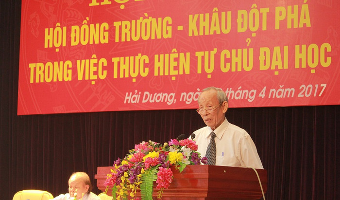 Giáo sư Trần Hồng Quân – Chủ tịch Hiệp hội Các trường đại học, cao đẳng Việt Nam phát biểu mở đầu hội thảo