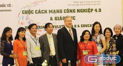 Các chuyên gia dự Hội thảo quốc tế “Cuộc cách mạng công nghiệp 4.0 và giáo dục” diễn ra tại Hà Nội (Ảnh: Thùy Linh) Các chuyên gia dự Hội thảo quốc tế “Cuộc cách mạng công nghiệp 4.0 và giáo dục” diễn ra tại Hà Nội (Ảnh: Thùy Linh)