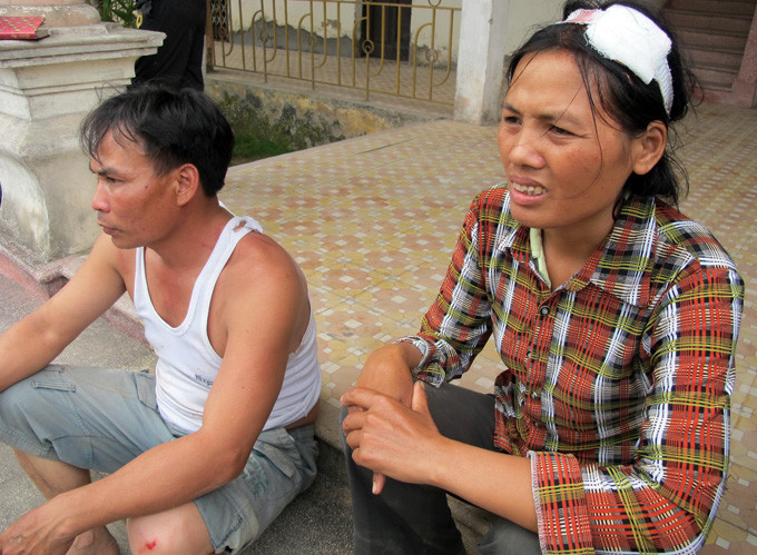 Một người dân bị đánh chiều 21/4 (Ảnh: Thân Hoàng/Tuổi trẻ)