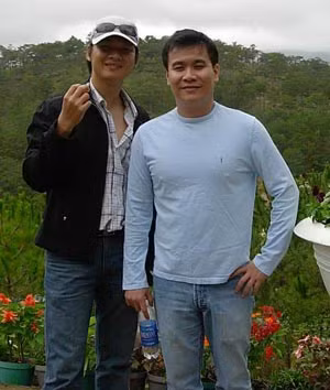 Ca sĩ Đức Tuấn và quản lỹ cũ Đỗ Phú Hải.