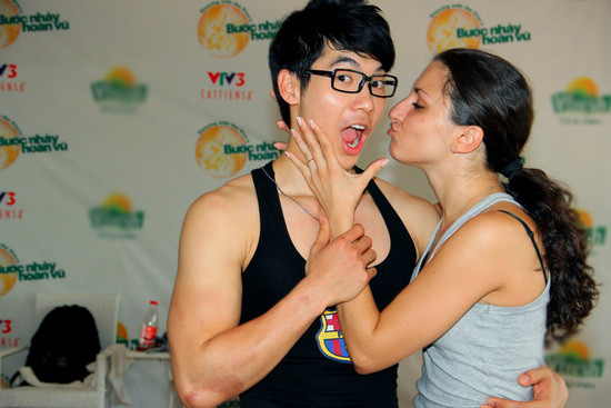 Anh dùng kem đánh răng gì vậy, sao hơi thở thơm thế?