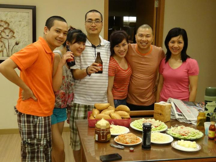 Trước khi có một bữa ăn ấm cúng thì....