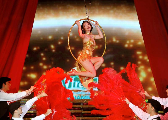 Minh Hằng tuyệt đẹp trong đêm thứ 8 của Bước nhảy hoãn vũ 2012.