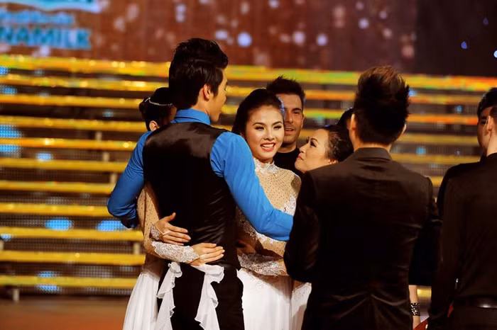 Vân Trang đã chính thức nói lời chia tay Bước nhảy hoàn vũ 2012.