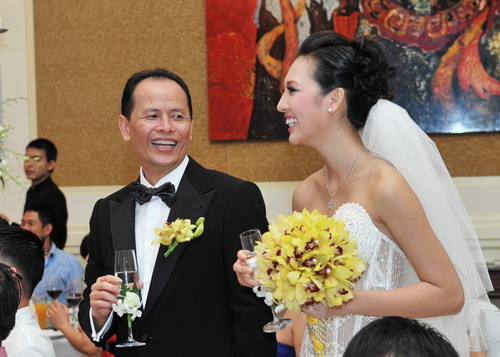 Huỳnh Thanh Tuyền đạt giải bạc Siêu mẫu 2009. Cô sở hữu số đo 3 vòng chuẩn của một siêu mẫu bikini, khuôn mặt ấn tượng cùng nụ cười rạng rỡ.