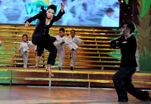 Hãy đỡ chưởng của Phương Thanh đây!