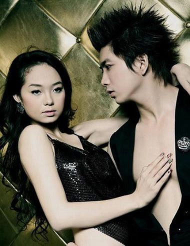 Với bí mật này, Tim bị dư luận phản đối gay gắt và anh đã phải lên tiếng xin lỗi Minh Hằng. Với bí mật này, Tim bị dư luận phản đối gay gắt và anh đã phải lên tiếng xin lỗi Minh Hằng.