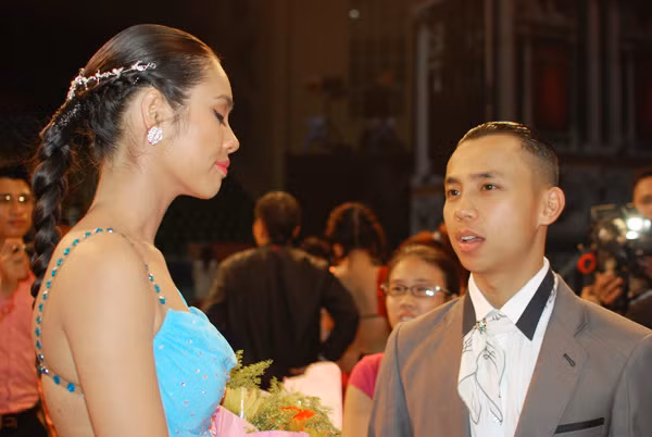 Chí Anh: Hãy khóc đi, khóc đi đừng ngại ngùng!