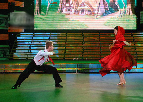 Cô bé quàng khăn đỏ Vân Trang: Không dễ "nuốt" chị đâu sói đẹp trai ạ! Cô bé quàng khăn đỏ Vân Trang: Không dễ "nuốt" chị đâu sói đẹp trai ạ!