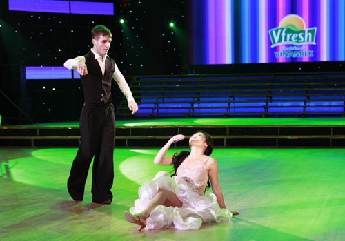 Phương Thanh: Chú cứ để chị tự nhiên. Để chị cười... Phương Thanh: Chú cứ để chị tự nhiên. Để chị cười...