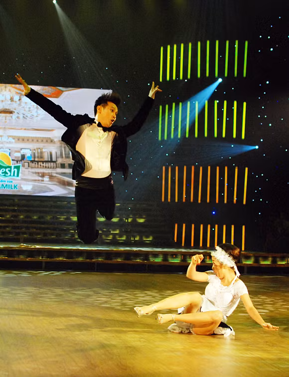 Bay cao nào...Nhảy cao nào....Bay cao nào....Nhảy cao nào....Nào nhảy cùng Nguyên Vũ...