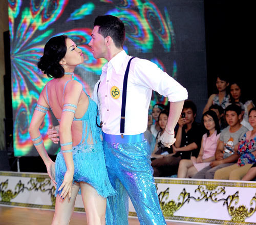 Xinh xinh.... kiêu kiêu, thế là yêu! Xinh xinh.... kiêu kiêu, thế là yêu!