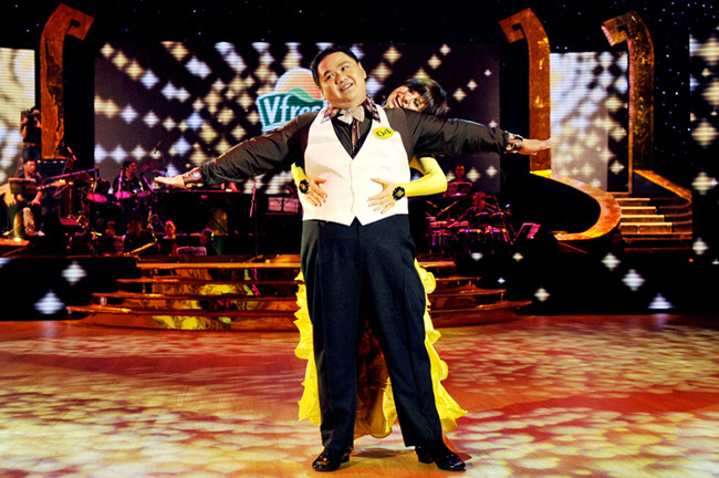 Eo anh Minh béo là chuẩn không cần chỉnh. Eo anh Minh béo là chuẩn không cần chỉnh.