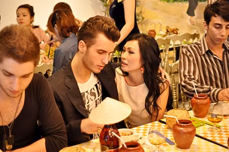 Phương Thanh: Hôm nay đi chơi xong về đừng bắt chị tập nhảy nữa nhé.