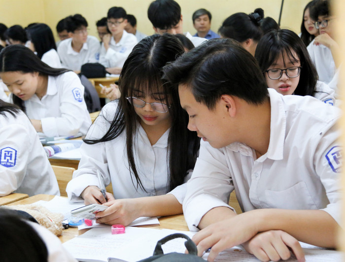 Học sinh hoạt động nhóm. Học sinh hoạt động nhóm.