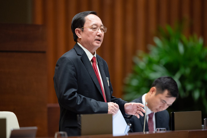 Bộ trưởng Bộ Khoa học và Công nghệ Huỳnh Thành Đạt đăng đàn trả lời chất vấn. Ảnh: quochoi.vn.