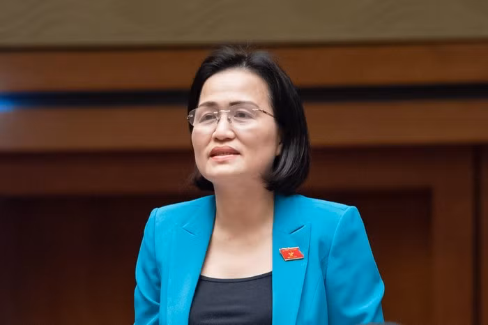 Đại biểu Trần Thị Kim Nhung (đoàn Quảng Ninh) đặt câu hỏi trong phiên chiều ngày 8/6. Ảnh: quochoi.vn.