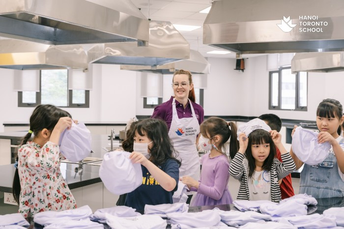 Học sinh trải nghiệm môi trường học tập năng động tại Hanoi Toronto School. Ảnh: NTCC. Học sinh trải nghiệm môi trường học tập năng động tại Hanoi Toronto School. Ảnh: NTCC.