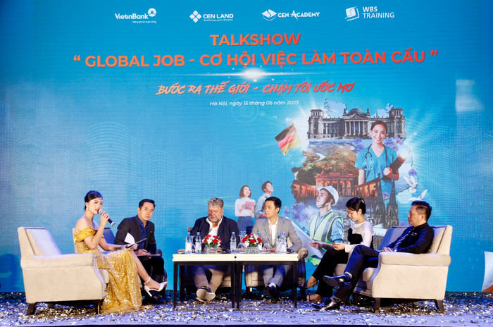 Tọa đàm “Global Job - Cơ hội việc làm toàn cầu”. Tọa đàm “Global Job - Cơ hội việc làm toàn cầu”.