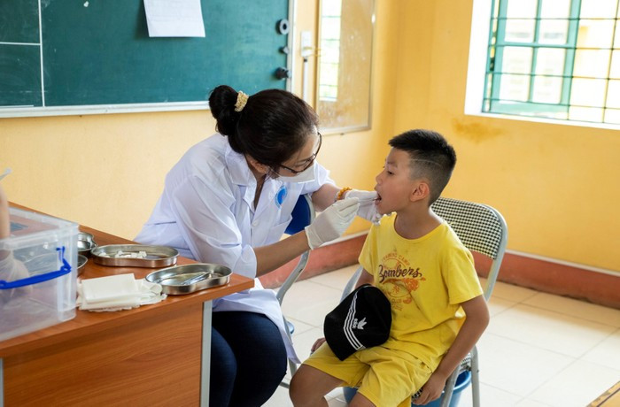 Tăng cường chính sách Bảo hiểm y tế học sinh, sinh viên để trẻ được chăm sóc sức khỏe tốt hơn. Ảnh minh họa: T.N. Tăng cường chính sách Bảo hiểm y tế học sinh, sinh viên để trẻ được chăm sóc sức khỏe tốt hơn. Ảnh minh họa: T.N.