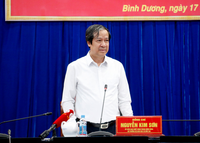 Bộ trưởng Nguyễn Kim Sơn phát biểu tại buổi làm việc. Bộ trưởng Nguyễn Kim Sơn phát biểu tại buổi làm việc.