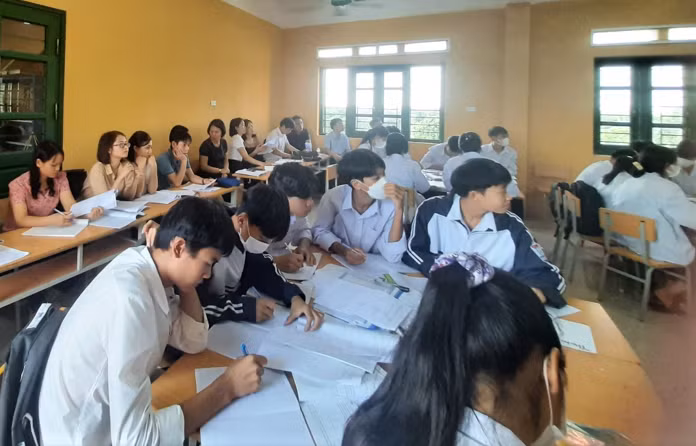 Giáo viên tại Hưng Yên tham dự tiết dạy minh họa trong sinh hoạt chuyên môn liên trường. Ảnh: hungyen.edu.vn. Giáo viên tại Hưng Yên tham dự tiết dạy minh họa trong sinh hoạt chuyên môn liên trường. Ảnh: hungyen.edu.vn.