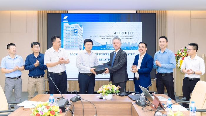Doanh nghiệp trao tặng Trường Cơ khí - Ô tô thiết bị phục vụ cho đào tạo và nghiên cứu. Ảnh: Nhà trường cung cấp. Doanh nghiệp trao tặng Trường Cơ khí - Ô tô thiết bị phục vụ cho đào tạo và nghiên cứu. Ảnh: Nhà trường cung cấp.