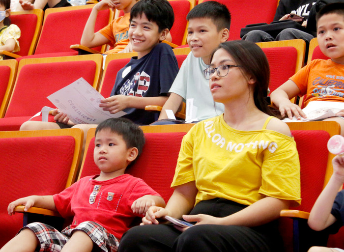 Chị Hoàng Thị Kim Tuyền cho biết, sẽ cho cả hai con học tại Hanoi Toronto School. Chị Hoàng Thị Kim Tuyền cho biết, sẽ cho cả hai con học tại Hanoi Toronto School.