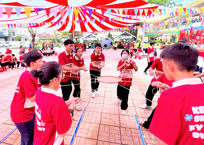 Hoạt động học sinh trong “Ngày hội Thiếu nhi vui khỏe - Tiến bước lên Đoàn” cấp tỉnh, tổ chức tại Trường Trung học cơ sở Lê Hồng Phong, thành phố Quảng Ngãi. Ảnh: quangngai.edu.vn.