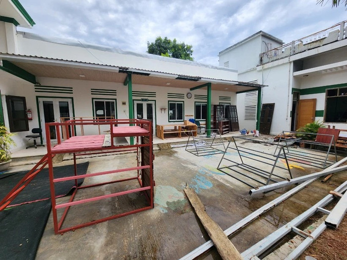 Cơ sở vật chất của Trường Tiểu học, Trung học cơ sở, Trung học phổ thông quốc tế Chồi Xanh đang bị tháo dỡ. Ảnh: NVCC. Cơ sở vật chất của Trường Tiểu học, Trung học cơ sở, Trung học phổ thông quốc tế Chồi Xanh đang bị tháo dỡ. Ảnh: NVCC.