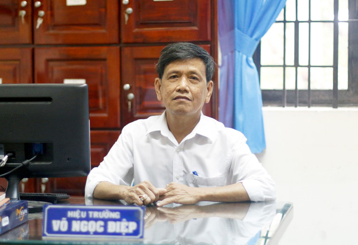 Thầy Võ Ngọc Điệp - Hiệu trưởng Trường Tiểu học Thuận Giao (thành phố Thuận An, tỉnh Bình Dương). Ảnh: Mộc Trà. Thầy Võ Ngọc Điệp - Hiệu trưởng Trường Tiểu học Thuận Giao (thành phố Thuận An, tỉnh Bình Dương). Ảnh: Mộc Trà.