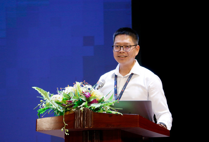 Phó Giáo sư, Tiến sĩ Nguyễn Tiến Đông - Phó Hiệu trưởng Trường Đại học Phú Xuân phát biểu khai mạc hội thảo. Phó Giáo sư, Tiến sĩ Nguyễn Tiến Đông - Phó Hiệu trưởng Trường Đại học Phú Xuân phát biểu khai mạc hội thảo.