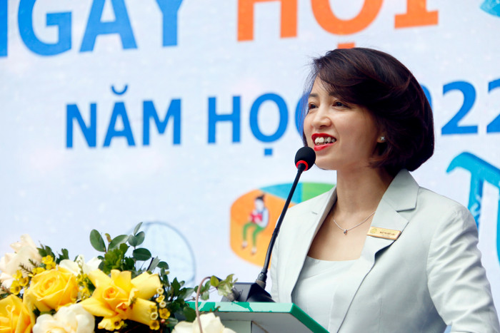 Cô Ngô Thị Diệp Lan - Hiệu trưởng Trường Trung học cơ sở Thanh Xuân. Cô Ngô Thị Diệp Lan - Hiệu trưởng Trường Trung học cơ sở Thanh Xuân.