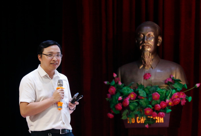 Ông Đoàn Hiếu - Giám đốc Trung tâm Đào tạo Bưu chính Viễn thông I (Học viện Công nghệ Bưu chính Viễn thông) chia sẻ. Ông Đoàn Hiếu - Giám đốc Trung tâm Đào tạo Bưu chính Viễn thông I (Học viện Công nghệ Bưu chính Viễn thông) chia sẻ.