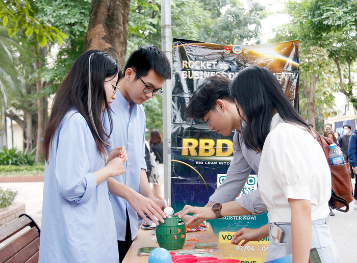 Cần phải xác định rõ, tự chủ tài chính không có nghĩa là hoàn toàn tự túc nguồn kinh phí. Ảnh minh họa: Thủy Tiên. Cần phải xác định rõ, tự chủ tài chính không có nghĩa là hoàn toàn tự túc nguồn kinh phí. Ảnh minh họa: Thủy Tiên.