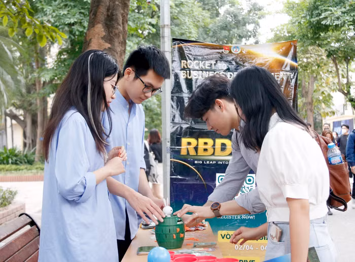 Cần phải xác định rõ, tự chủ tài chính không có nghĩa là hoàn toàn tự túc nguồn kinh phí. Ảnh minh họa: Thủy Tiên.