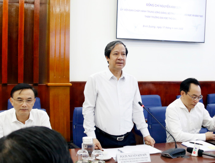 Bộ trưởng Nguyễn Kim Sơn chia sẻ tại buổi làm việc.