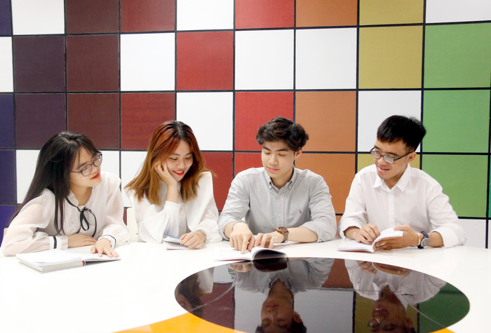 Từ chỗ hệ thống giáo dục đại học Việt Nam chịu sự quản lý của Bộ Giáo dục và Đào tạo về mọi mặt, cơ sở giáo dục đại học đã dần được trao quyền tự chủ. Ảnh minh họa: Thủy Tiên. Từ chỗ hệ thống giáo dục đại học Việt Nam chịu sự quản lý của Bộ Giáo dục và Đào tạo về mọi mặt, cơ sở giáo dục đại học đã dần được trao quyền tự chủ. Ảnh minh họa: Thủy Tiên.