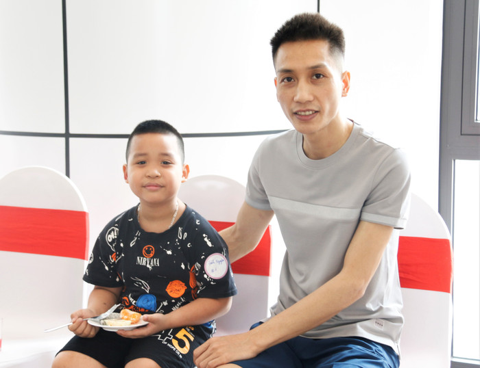 Anh Nguyễn Văn Đồng cho biết, rất thích môi trường hiện đại ở Hanoi Toronto School. Anh Nguyễn Văn Đồng cho biết, rất thích môi trường hiện đại ở Hanoi Toronto School.