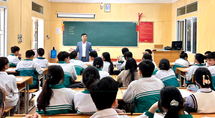 Thạc sĩ Nguyễn Ngọc Cường cho biết, khó khăn lớn nhất đối với trường cao đẳng là tâm lý của phụ huynh và học sinh thường đứng giữa hai lựa chọn, hoặc muốn đi học đại học, hoặc muốn đi làm kiếm tiền ngay. Ảnh: NVCC. Thạc sĩ Nguyễn Ngọc Cường cho biết, khó khăn lớn nhất đối với trường cao đẳng là tâm lý của phụ huynh và học sinh thường đứng giữa hai lựa chọn, hoặc muốn đi học đại học, hoặc muốn đi làm kiếm tiền ngay. Ảnh: NVCC.