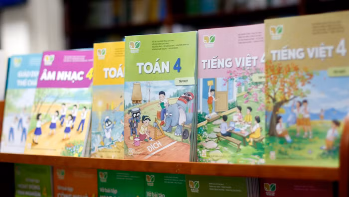 Việc biên soạn, thực nghiệm, thẩm định sách giáo khoa còn nhiều bất cập. Ảnh minh họa.