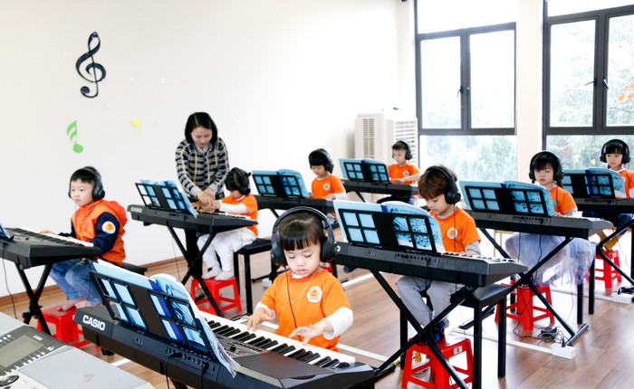 Nhiều chuyên gia đề xuất, nên cho các nhà đầu tư tư nhân trong lĩnh vực giáo dục tiếp cận nguồn lực này. Ảnh minh họa: Mộc Trà. GDVN_hoc dan.jpg