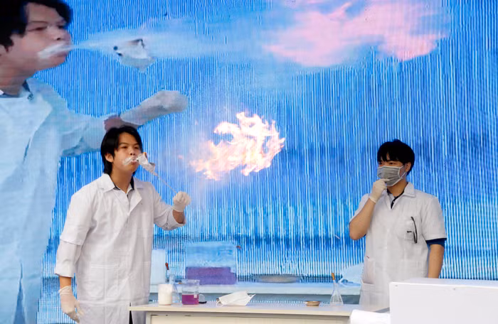 Một phần trình diễn của học sinh Trường Trung học cơ sở Dịch Vọng Hậu (Cầu Giấy).