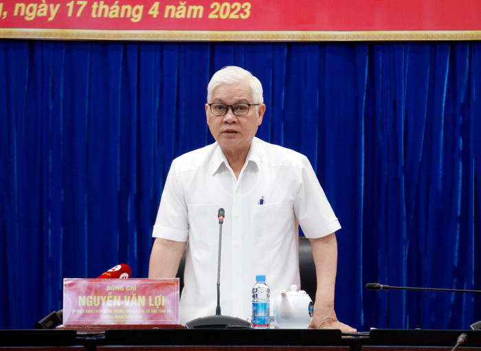 Ông Nguyễn Văn Lợi - Bí thư Tỉnh ủy Bình Dương cảm ơn những đóng góp, ý kiến của lãnh đạo Bộ Giáo dục và Đào tạo. Ông Nguyễn Văn Lợi - Bí thư Tỉnh ủy Bình Dương cảm ơn những đóng góp, ý kiến của lãnh đạo Bộ Giáo dục và Đào tạo.