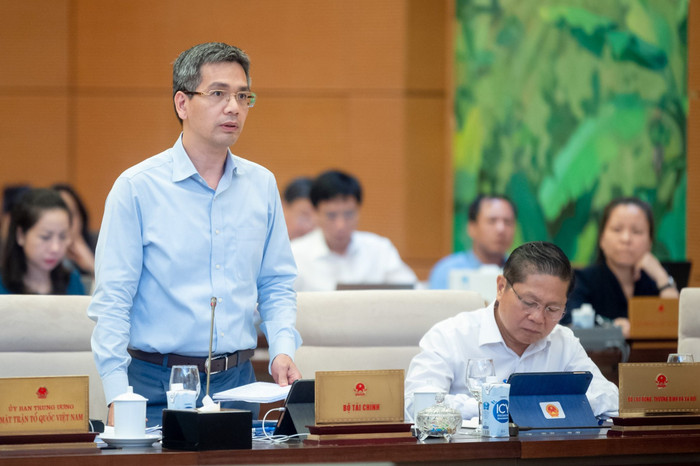 Thứ trưởng Bộ Tài chính Võ Thành Hưng thông tin. Ảnh: quochoi.vn.