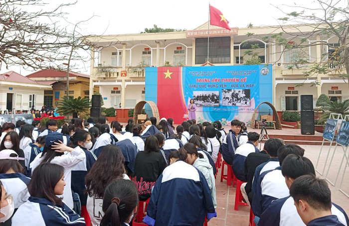 Trường Trung học phổ thông Đức Hợp kết hợp với Bảo tàng Hưng Yên tổ chức trưng bày và giới thiệu lưu động với chủ đề Giáo dục Hưng Yên xưa và nay. Ảnh: hungyen.edu.vn. Trường Trung học phổ thông Đức Hợp kết hợp với Bảo tàng Hưng Yên tổ chức trưng bày và giới thiệu lưu động với chủ đề Giáo dục Hưng Yên xưa và nay. Ảnh: hungyen.edu.vn.