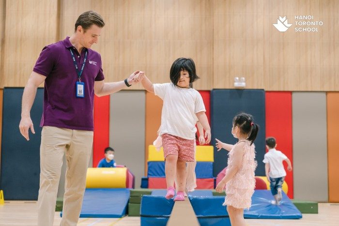 Trường Hà Nội Toronto là trường đầu tiên và duy nhất tại Hà Nội cung cấp Chương trình Tích hợp và Chương trình Tích hợp toàn phần từ cấp Tiểu học đến hết cấp Trung học phổ thông theo Chương trình giáo dục nổi tiếng của bang Ontario, Canada. Ảnh: NTCC. Trường Hà Nội Toronto là trường đầu tiên và duy nhất tại Hà Nội cung cấp Chương trình Tích hợp và Chương trình Tích hợp toàn phần từ cấp Tiểu học đến hết cấp Trung học phổ thông theo Chương trình giáo dục nổi tiếng của bang Ontario, Canada. Ảnh: NTCC.