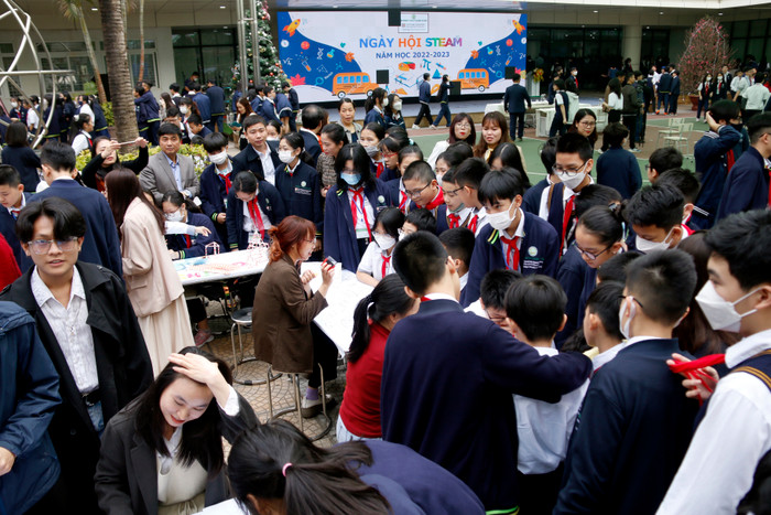 Ngày hội STEAM thu hút hàng nghìn học sinh tham gia. Ngày hội STEAM thu hút hàng nghìn học sinh tham gia.